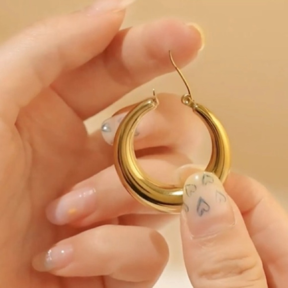 Classic Gorgeous Chunky Gold Hoop Earrings Lightweight Stunning On Trend - Picture 7 of 12